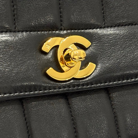 【中古】 CHANEL シャネル MADEMOISELLE マドモアゼル ショルダーバッグ 3番台(1995年) ブラック ラムスキン USED USED バッグ