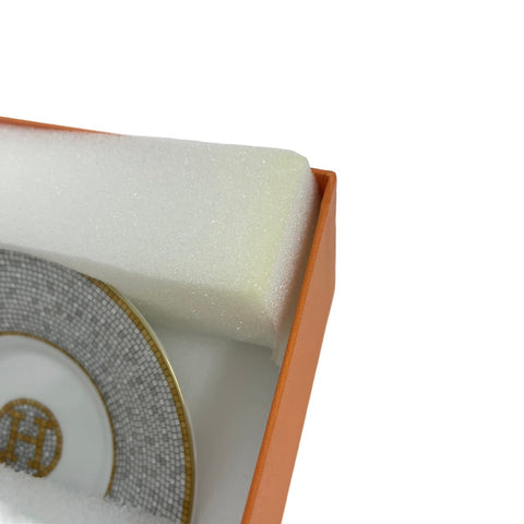 【未使用品】 Hermes エルメス コーヒーカップ&ソーサー 〈モザイク 24〉 ゴールド 小物 ホワイト/イエロー ポーセリン カップ 皿 食器 未使用(展示品)