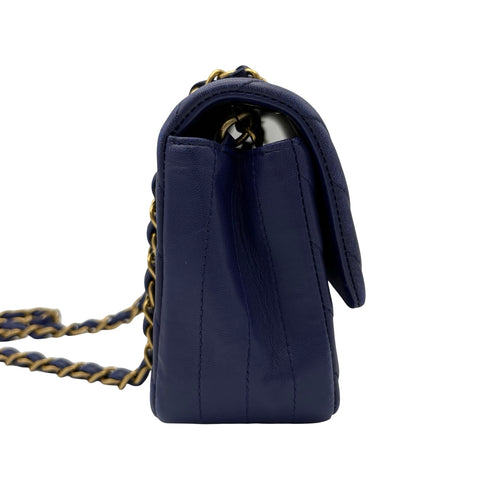 【中古】 CHANEL シャネル CHAIN BAG MINI Vステッチ チェーンショルダー 21番台(2015~2016年) ブルー系 ラムスキン 中古 USED バッグ