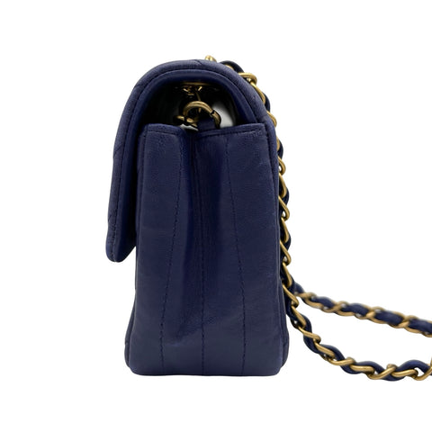 【中古】 CHANEL シャネル CHAIN BAG MINI Vステッチ チェーンショルダー 21番台(2015~2016年) ブルー系 ラムスキン 中古 USED バッグ