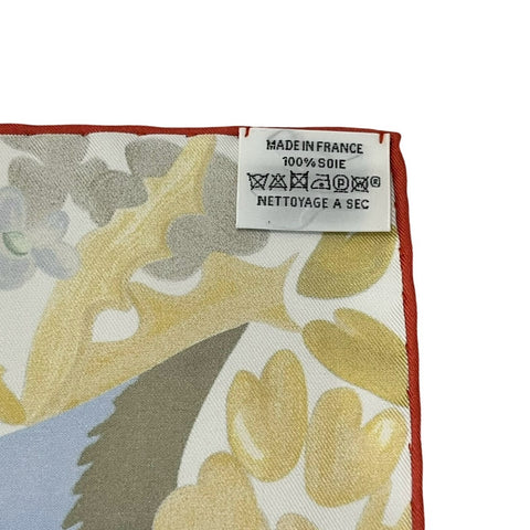 【新品未使用】 Hermes エルメス カレ 90 《草上のカレ》 小物 ブルー・パール/ヴェール・ドー/ベージュ シルク100% スカーフ 新品未使用 2025春夏コレクション