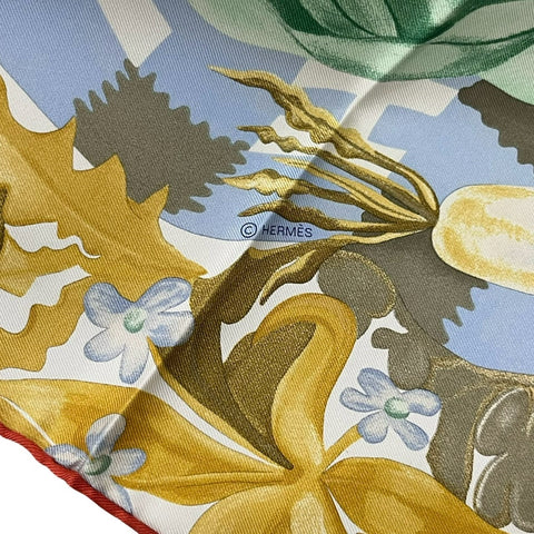 【新品未使用】 Hermes エルメス カレ 90 《草上のカレ》 小物 ブルー・パール/ヴェール・ドー/ベージュ シルク100% スカーフ 新品未使用 2025春夏コレクション
