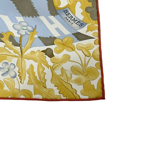 【新品未使用】 Hermes エルメス カレ 90 《草上のカレ》 小物 ブルー・パール/ヴェール・ドー/ベージュ シルク100% スカーフ 新品未使用 2025春夏コレクション