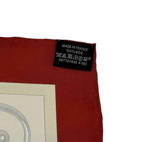 【新品未使用】 Hermes エルメス カレ90《弓形連結》 小物 ルージュ・キュイ / グレージュ / アルザン シルク100% 新品未使用 2025春夏コレクション