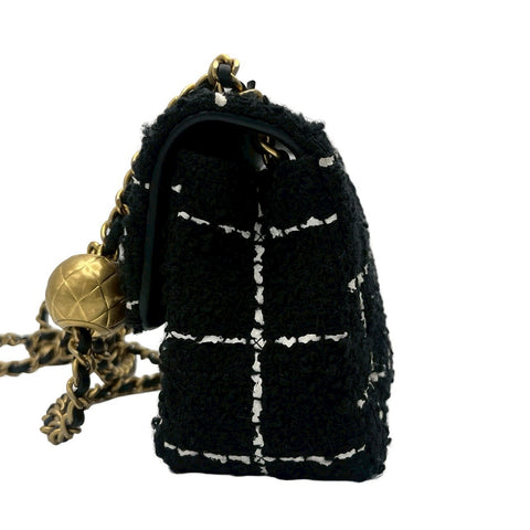 【中古】 CHANEL シャネル TWEED MINI MATELASSE ツイードミニマトラッセ ショルダーバッグ ランダム番(2023年~) ブラック/ホワイト ツイード 中古 USED バッグ