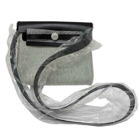 【新品未使用】 Hermes エルメス HERBAG ZIP 20 エールバッグジップ 20 ミニ ショルダーバッグ K刻(2025年) エクリュ/ヴェールモヤイヤン/ブラック キャンバス/レザー 新品未使用 NEW バッグ