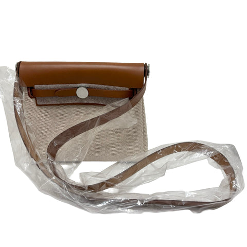 【新品未使用】 Hermes エルメス HERBAG ZIP 20 エールバッグジップ 20 ミニ ショルダーバッグ W刻 (2024年) ゴールド キャンバスxレザー 新品未使用 NEW バッグ