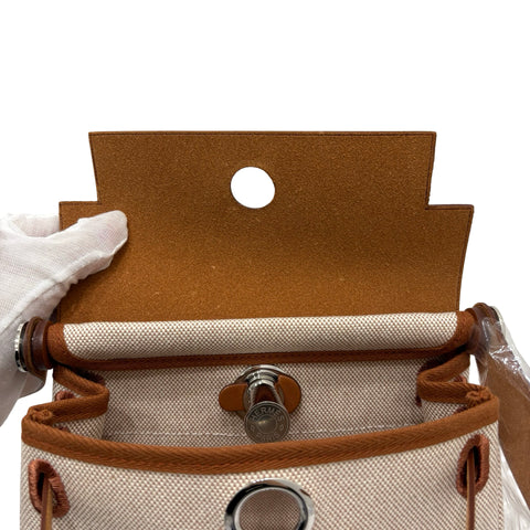 【新品未使用】 Hermes エルメス HERBAG ZIP 20 エールバッグジップ 20 ミニ ショルダーバッグ W刻 (2024年) ゴールド キャンバスxレザー 新品未使用 NEW バッグ