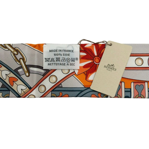 【新品未使用】 Hermes エルメス ツイリ- 《アルネ・ドゥ・クール》 小物 グリ・ペルル/オレンジ/グリ・ブルーテ 100%シルク 新品未使用 100%SILK