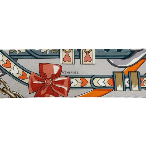 【新品未使用】 Hermes エルメス ツイリ- 《アルネ・ドゥ・クール》 小物 グリ・ペルル/オレンジ/グリ・ブルーテ 100%シルク 新品未使用 100%SILK