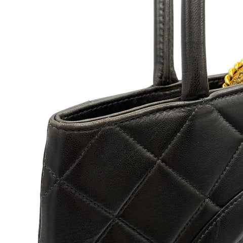 【中古】 CHANEL シャネル 復刻TOTEBAG 復刻トート トートバッグ 6番台(2000-2001年) ブラック ラムスキン ヴィンテージ 中古 USED バッグ