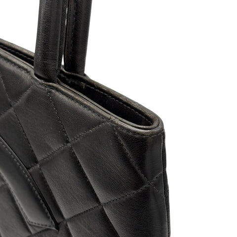 【中古】 CHANEL シャネル 復刻TOTEBAG 復刻トート トートバッグ 6番台(2000-2001年) ブラック ラムスキン ヴィンテージ 中古 USED バッグ