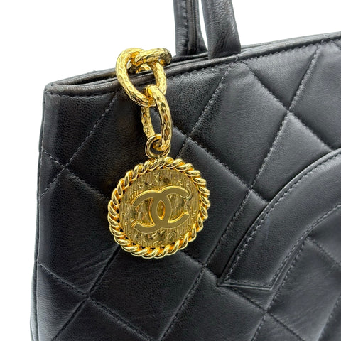 【中古】 CHANEL シャネル 復刻TOTEBAG 復刻トート トートバッグ 6番台(2000-2001年) ブラック ラムスキン ヴィンテージ 中古 USED バッグ