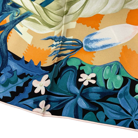 【新品未使用】 Hermes エルメス カレ 90《草上のカレ》2025春夏コレクション スカーフ 小物 ブルー / ピンク / オレンジ シルク100% 新品未使用 SILK 100%