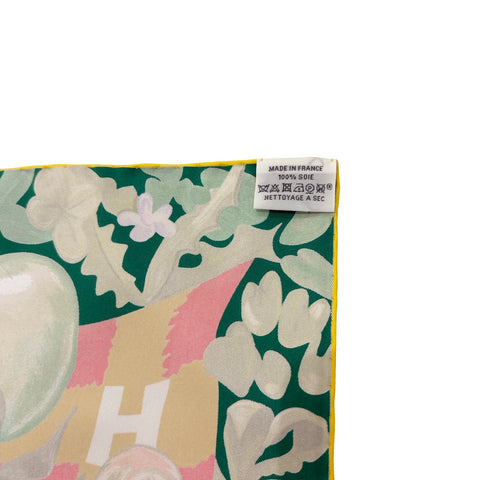 【新品未使用】 Hermes エルメス  カレ 90《草上のカレ》 2025春夏コレクション スカーフ 小物 グリーン / イエロー / モーヴ シルク100% 新品未使用 SILK 100%