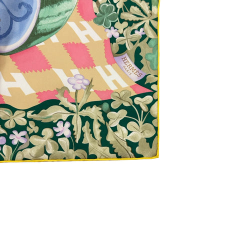 【新品未使用】 Hermes エルメス  カレ 90《草上のカレ》 2025春夏コレクション スカーフ 小物 グリーン / イエロー / モーヴ シルク100% 新品未使用 SILK 100%
