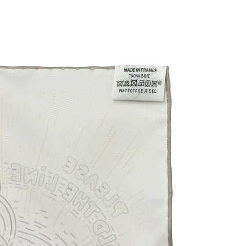 【新品未使用】 Hermes エルメス カレ90《プリーズ・ホールド・ザ・ライン》 2025春夏コレクション スカーフ 小物 白 / ローズ・ナークル / ヴェール・ドゥ・グリ シルク100% 新品未使用 SILK 100%