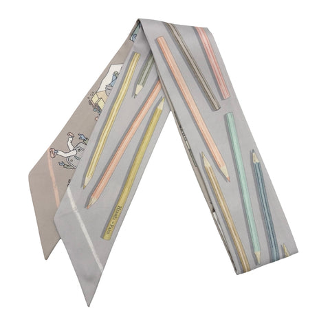 【新品未使用】 Hermes エルメス  ツイリー《さあ色鉛筆を出して!・カレ・リプレ》 小物 グリ・ペルル / ジョーヌ・パール / グリーン シルク100% 新品未使用 SILK 100%