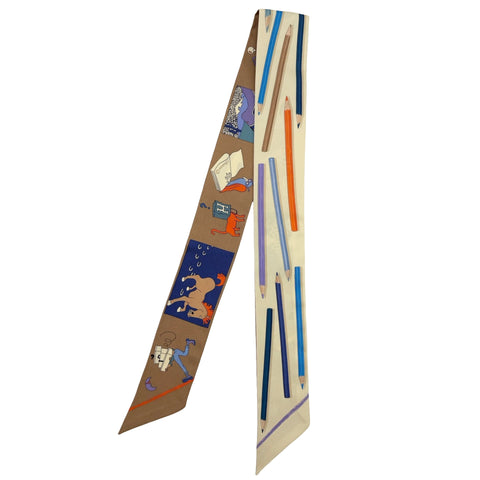 【新品未使用】Hermes エルメス  ツイリー《さあ色鉛筆を出して!カレ・リブレ》 小物 ヴァニーユ / ヴィオレ / 白 / マルチカラー シルク100% 新品未使用