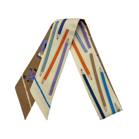 【新品未使用】Hermes エルメス  ツイリー《さあ色鉛筆を出して!カレ・リブレ》 小物 ヴァニーユ / ヴィオレ / 白 / マルチカラー シルク100% 新品未使用