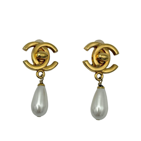 【中古】 CHANEL シャネル TURNLOCK MOTIF BALL EARRINGS ターンロックモチーフパールイヤリング イヤリング GP/フェイクパール 中古 GOLD GP/FAKE PEARL