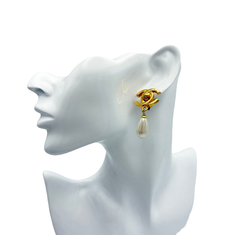 【中古】 CHANEL シャネル TURNLOCK MOTIF BALL EARRINGS ターンロックモチーフパールイヤリング イヤリング GP/フェイクパール 中古 GOLD GP/FAKE PEARL