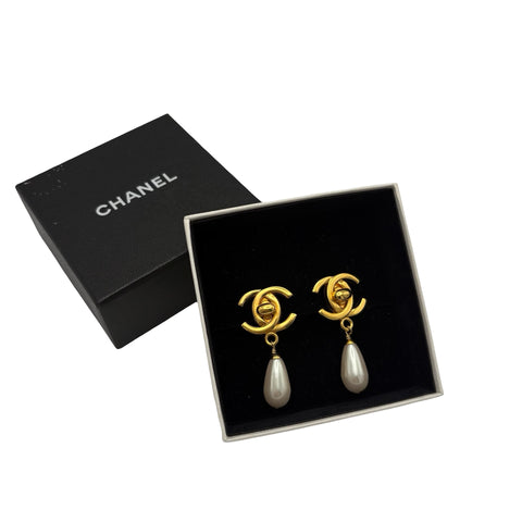 【中古】 CHANEL シャネル TURNLOCK MOTIF BALL EARRINGS ターンロックモチーフパールイヤリング イヤリング GP/フェイクパール 中古 GOLD GP/FAKE PEARL