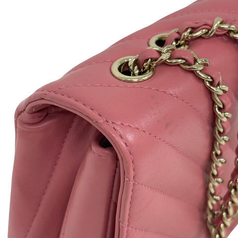 【中古】 CHANEL シャネル V-stitch shoulder bag Vステッチショルダーバック ショルダーバッグ 28番台(2019年) ピンク系 レザー 中古 USED バッグ