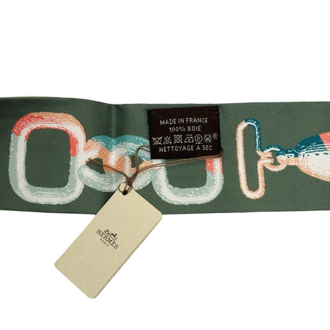【新品未使用】 Hermes エルメス 《ブリッド・ア・ブロック/詩的な目録》 ツイリー ベージュ/コライユ/グリーン シルク100% 新品未使用