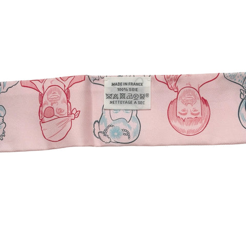 【新品未使用】 Hermes エルメス ツイリー《ドレスコード》 小物 ローズペール/ブルー/ルージュ シルク100% 新品未使用 ROSE PALE/BLEU/ROUGE SILK100%