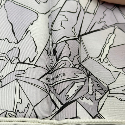 【新品未使用】 Hermes エルメス SCARF スカーフ カレ90 《ラ・ヴァレ・ドヴァレ・ドゥ・クリスタル》 H004010S シルク100% レディース ギフト プレゼント
