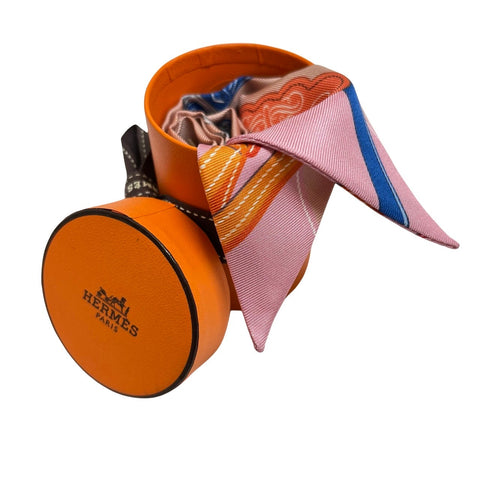 【新品未使用】Hermes エルメス TWILLY ツイリー 《ブリッド・ドゥ・ガラ・アップリケ・ピケ》 H063940S15 シルク100% レディース プレゼント ギフト