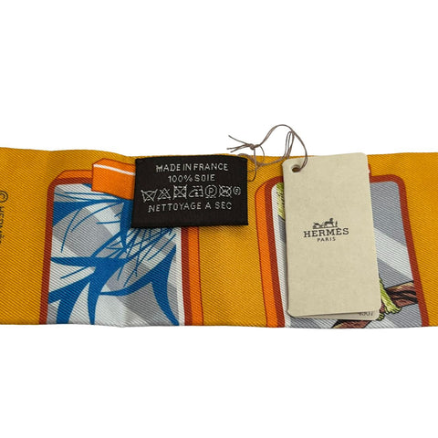 【新品未使用】Hermes エルメス TWILLY ツイリー シルク100% 《エルメス・ストーリー》H063875S02 2023秋冬コレクション プレゼント レディース