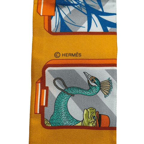 【新品未使用】Hermes エルメス TWILLY ツイリー シルク100% 《エルメス・ストーリー》H063875S02 2023秋冬コレクション プレゼント レディース