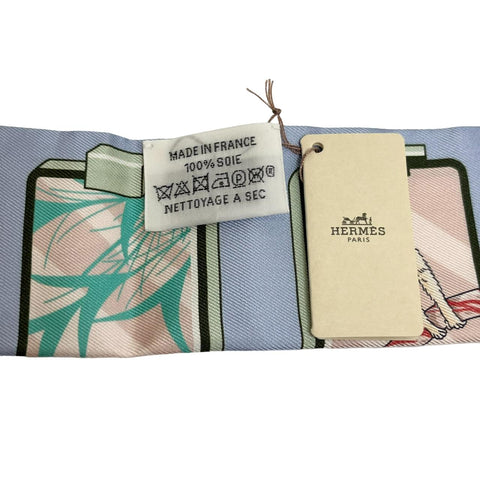 【新品未使用】Hermes エルメス TWILLY ツイリー シルク100% 《エルメス・ストーリー》H063875S09 2023秋冬コレクション プレゼント ギフト レディース