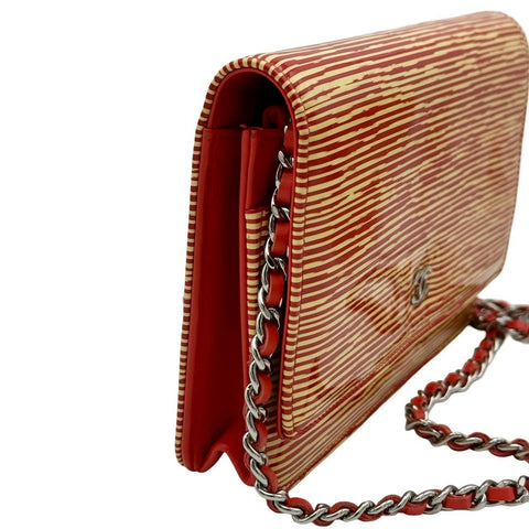 【中古】 CHANEL シャネル ココマーク パテントレザー チェーンウォレット オレンジ レッド 長財布 オレンジ系 シルバー金具 18番台(2014年) ブランド財布 中古品