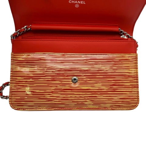 【中古】 CHANEL シャネル ココマーク パテントレザー チェーンウォレット オレンジ レッド 長財布 オレンジ系 シルバー金具 18番台(2014年) ブランド財布 中古品