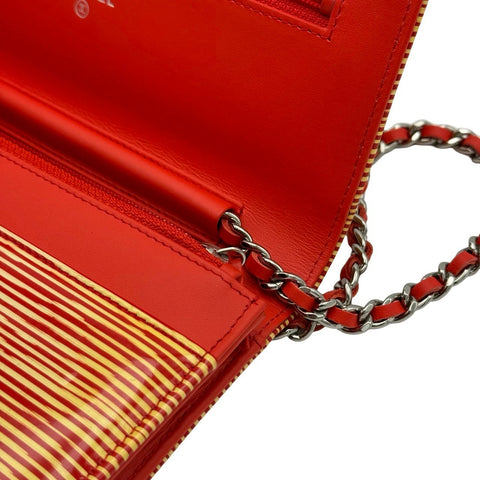【中古】 CHANEL シャネル ココマーク パテントレザー チェーンウォレット オレンジ レッド 長財布 オレンジ系 シルバー金具 18番台(2014年) ブランド財布 中古品