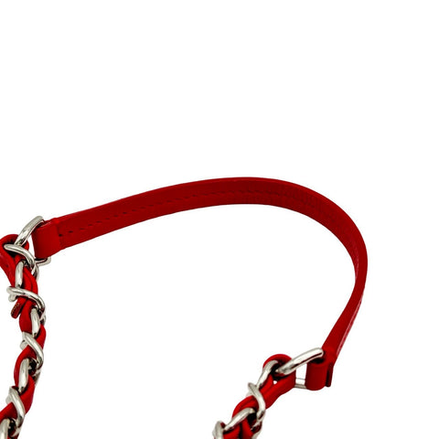 【中古】 CHANEL CC スクエア チェーン カメラバッグ レッド キャビアスキン レッド系 シルバー金具 24番台(2017年) ブランドバッグ ショルダーバッグ 中古品 (CHANEL,cc,square,red,caviaskin,silver,chain,shourderbag,used)