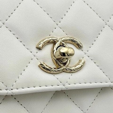 【中古】 CHANEL シャネル マトラッセ チェーン ショルダーバッグ ホワイト ラムスキン ホワイト系 ゴールド金具 ランダム番(2021年~) 中古品 (CHANEL,matelasse,white,chain,shourderbag,rambskin,gold,used)