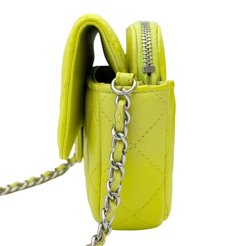 【中古】 CHANEL シャネル マトラッセ チェーン フォンケース ショルダーバッグ ライムグリーン ラムスキン グリーン系 シルバー金具 31番台(2021年) 中古品