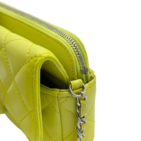 【中古】 CHANEL シャネル マトラッセ チェーン フォンケース ショルダーバッグ ライムグリーン ラムスキン グリーン系 シルバー金具 31番台(2021年) 中古品