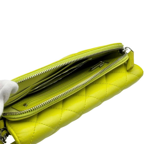 【中古】 CHANEL シャネル マトラッセ チェーン フォンケース ショルダーバッグ ライムグリーン ラムスキン グリーン系 シルバー金具 31番台(2021年) 中古品