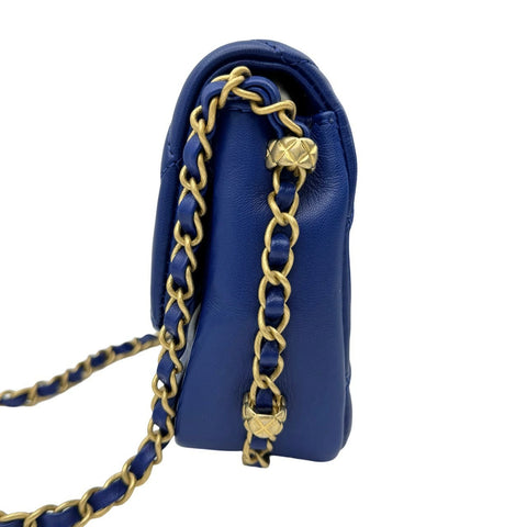 【中古】 CHANEL シャネル マトラッセ ショルダーバッグ ブルー ラムスキン ブルー系 ゴールド金具 ランダム番(2021年~) ブランドバッグ ショルダーバッグ 中古品 (CHANEL,matelasse,shourderbag,blue,lambskin,gold,used)