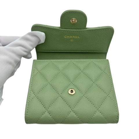 【中古】 CHANEL シャネル タイムレス クラシックウォレット ミントグリーン キャビアスキン ゴールド金具 ランダム番(2021年~) ブランド財布 中古品 (CHANEL,timeless,classic,wallet,mint green,gold,caviarskin,used)