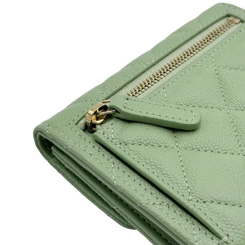 【中古】 CHANEL シャネル タイムレス クラシックウォレット ミントグリーン キャビアスキン ゴールド金具 ランダム番(2021年~) ブランド財布 中古品 (CHANEL,timeless,classic,wallet,mint green,gold,caviarskin,used)