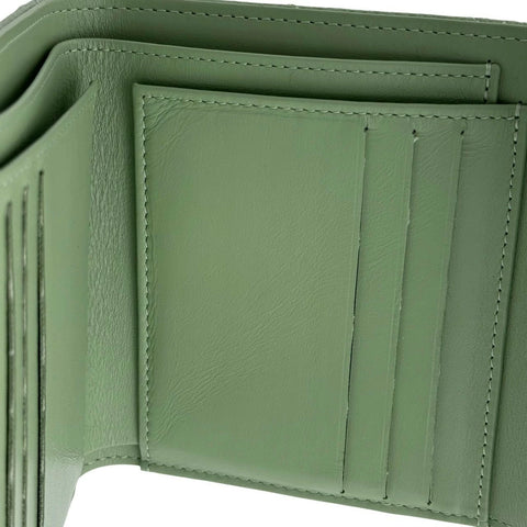 【中古】 CHANEL シャネル タイムレス クラシックウォレット ミントグリーン キャビアスキン ゴールド金具 ランダム番(2021年~) ブランド財布 中古品 (CHANEL,timeless,classic,wallet,mint green,gold,caviarskin,used)