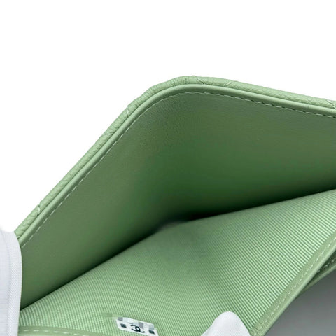 【中古】 CHANEL シャネル タイムレス クラシックウォレット ミントグリーン キャビアスキン ゴールド金具 ランダム番(2021年~) ブランド財布 中古品 (CHANEL,timeless,classic,wallet,mint green,gold,caviarskin,used)