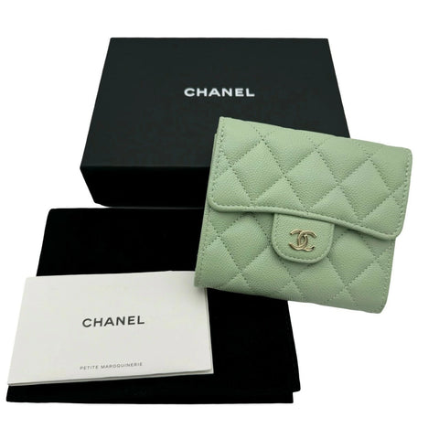 【中古】 CHANEL シャネル タイムレス クラシックウォレット ミントグリーン キャビアスキン ゴールド金具 ランダム番(2021年~) ブランド財布 中古品 (CHANEL,timeless,classic,wallet,mint green,gold,caviarskin,used)