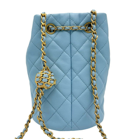 【中古】 CHANEL シャネル バケット ショルダーバッグ ライトブルー ラムスキン ブルー系 ゴールド金具 ランダム番(2021年~) ブランドバッグ ショルダーバッグ 中古品 (CHANEL,bucket,liteblue,lambskin,gold,shourderbag,used)